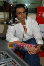 Arjun Rampal at BIG 92.7 FM Studio at Andheri on July 19, 2008 (7).jpg