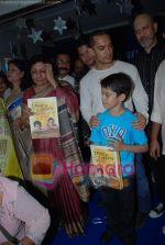 Aamir Khan, Darsheel Safary at Tare Zameen Par DVD Launch in Darsheel_s School on July 25th 2008(1).JPG