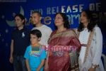 Aamir Khan, Darsheel Safary at Tare Zameen Par DVD Launch in Darsheel_s School on July 25th 2008(11).JPG
