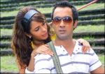 Ranvir Shorey, Mallika Sherawat in a still from UGLY AUR PAGLI (12).jpg