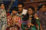 Dhoni along with winners at Gini & Jony Chak De Bachche Finals in 9X on 2nd August 2008.JPG