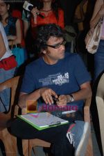 Dibakar Banerjee at Oye Lucky, Lucky Oye on location in Sankraman studios on August 4th 2008 (12).JPG