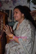 Leena Chandavarkar gives approval to make a biopic film on Kishore Kumar by UTV in Kishore Kuamr_s residence on August 4th 2008 (4).JPG
