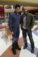 Bhushan Kumar, Aamir Khan on Location of movie Gajni at Fame Malad on August 7th 2008 (40).JPG