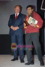 Dev Anand awarded at IIJS Solitaire Awards in Grand Hyatt on 8th August 2008  (8).JPG