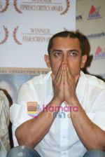 Aamir Khan at film Amu press meet in Landmark on August 9th 2008 (14).JPG