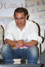 Aamir Khan at film Amu press meet in Landmark on August 9th 2008 (17).JPG