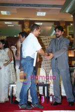 Aamir Khan at film Amu press meet in Landmark on August 9th 2008 (18).JPG