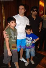 Sohail Khan with Kids at the PUMA Golf Open in Hard Rock Caf%E9, Mumbai on August 17th 2008 (3).JPG