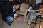 Tusshar Kapoor on the sets of Tv serial Kasam Se in Klicj Nixon on August 22nd 2008 (22).JPG