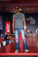 Akshay Kumar at the launch of Levi_s 501 jeans in Mumbai on August 26th 2008 (37).JPG