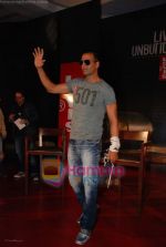 Akshay Kumar at the launch of Levi_s 501 jeans in Mumbai on August 26th 2008 (75).JPG