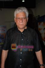 Om Puri at Mukhbir premiere in Fame on 27th August 2008 (1).JPG