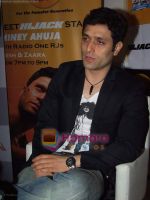 Shiney Ahuja at Radio One 94.3 FM  Event in Oberoi Mall on 30th August 2008 (18).JPG