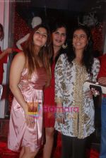 Kajol, Anna Singh, Tanisha Mukherjee at Anna Singh_s Store Launch on 5th September 2008 (5).JPG