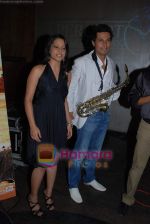 Randeep Hooda, Shahana Goswami at saxophone - Live in Magic on 5th September 2008 (10).JPG