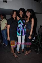 Anchal Kumar and Nisha Harale at F1 Kingfisher screening in Poison on 7th September 2008 (17).JPG