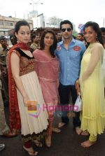 Kangana Ranaut, Priyanka Chopra, Arjan Bajwa, Mugdha Godse and Fashion star cast visit Siddhivinayak temple on 11th September 2008 (6).JPG