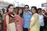 Kangana Ranaut, Priyanka Chopra, Arjan Bajwa, Mugdha Godse and Fashion star cast visit Siddhivinayak temple on 11th September 2008 (8).JPG