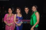 Shamita Shetty, Mom, Manish Malhotra, Shilpa Shetty at  Manish Malhotra Show at HDIL Couture Week on 21st September 2008 (2).JPG