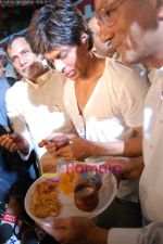 Shahrukh Khan goes for sheri at 3.30 a.m on Sunday 28th September 2008 (14).JPG