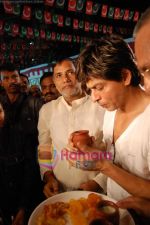Shahrukh Khan goes for sheri at 3.30 a.m on Sunday 28th September 2008 (18).JPG