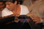Shahrukh Khan goes for sheri at 3.30 a.m on Sunday 28th September 2008 (2).JPG