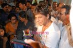 Shahrukh Khan goes for sheri at 3.30 a.m on Sunday 28th September 2008 (22).JPG