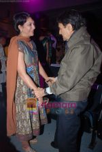Priya Dutt, Dev Anand at Tina Ambani_s Harmony Awards in Ravindra Natya Mandir on 8th october 2008 (19).JPG
