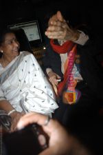 Dev Anand and Asha Bhosle record a song together in Spectral Harmony, Mumbai on 10th October 2008 (11).JPG