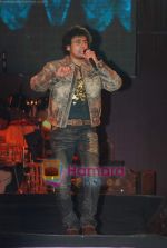 Sonu Nigam in a fusion concert with Jean-Francois Maljean and Niladri Kumar for BEAMS in BMRDA, Bandra on 12th October 2008 (35).JPG