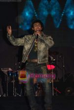 Sonu Nigam in a fusion concert with Jean-Francois Maljean and Niladri Kumar for BEAMS in BMRDA, Bandra on 12th October 2008 (40).JPG