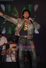 Sonu Nigam in a fusion concert with Jean-Francois Maljean and Niladri Kumar for BEAMS in BMRDA, Bandra on 12th October 2008 (23).JPG