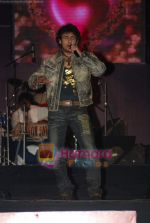 Sonu Nigam in a fusion concert with Jean-Francois Maljean and Niladri Kumar for BEAMS in BMRDA, Bandra on 12th October 2008 (41).JPG