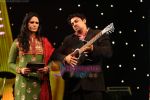 mona singh and cyrus broacha at Himesh Reshammiyas live performance in Concert for Karzzz Curtain Raiser in Andheri Sports Complex on 12th october 2008.JPG