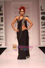 Model walk the ramp for Nikhil and Shantanu Show at Lakme Fashion Week in Mumbai on 20th October 2008 (7).jpg