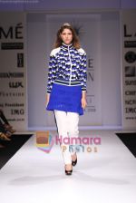 Model walk the ramp for Gayatri Khanna Show at Lakme Fashion Week (3).jpg