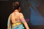 Model walk the ramp for Jyoti Khaitan, Manish Gupta, Pallavi Murdia at Lakme Fashion Week- Day 2 on 21st October 2008 (56).JPG