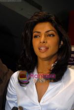 Priyanka Chopra at Fame Adlabs to meet fans in Fame,  Andheri on 3rd November 2008 (4).JPG