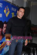 Salman Khan on the sets of Sa Re Ga Ma in Famous on 3rd November 2008 (15).JPG