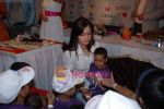 Dia Mirza celebrate Children_s Day with cancer affected kids in Phoenix Mills on 13th November 2008 (13).JPG