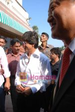 Shahrukh Khan at Hyundai Car event to celebrate sale of 20 lakh cars in Taj Land_s End on 13th November 2008 (78).JPG