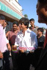 Shahrukh Khan at Hyundai Car event to celebrate sale of 20 lakh cars in Taj Land_s End on 13th November 2008 (81).JPG