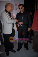 Salman Khan, Anupam Kher at Ramnath Goenka Indian Express photo award in Express Towers on 14th November 2008 (12).JPG