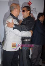 Salman Khan, Anupam Kher at Ramnath Goenka Indian Express photo award in Express Towers on 14th November 2008 (13).JPG