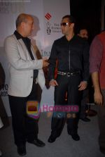Salman Khan, Anupam Kher at Ramnath Goenka Indian Express photo award in Express Towers on 14th November 2008 (7).JPG