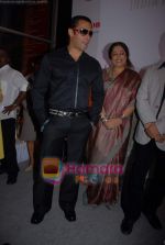 Salman Khan, Kirron Kher at Ramnath Goenka Indian Express photo award in Express Towers on 14th November 2008 (3).JPG
