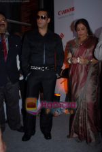 Salman Khan, Kirron Kher at Ramnath Goenka Indian Express photo award in Express Towers on 14th November 2008 (7).JPG