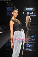 Model wallk the ramp for Anamika Khanna at Chivas Fashion tour in Delhi on 19th November 2008(4).JPG