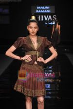 Model wallk the ramp for Malini Ramani at Chivas Fashion tour in Delhi on 19th November 2008(2).JPG
